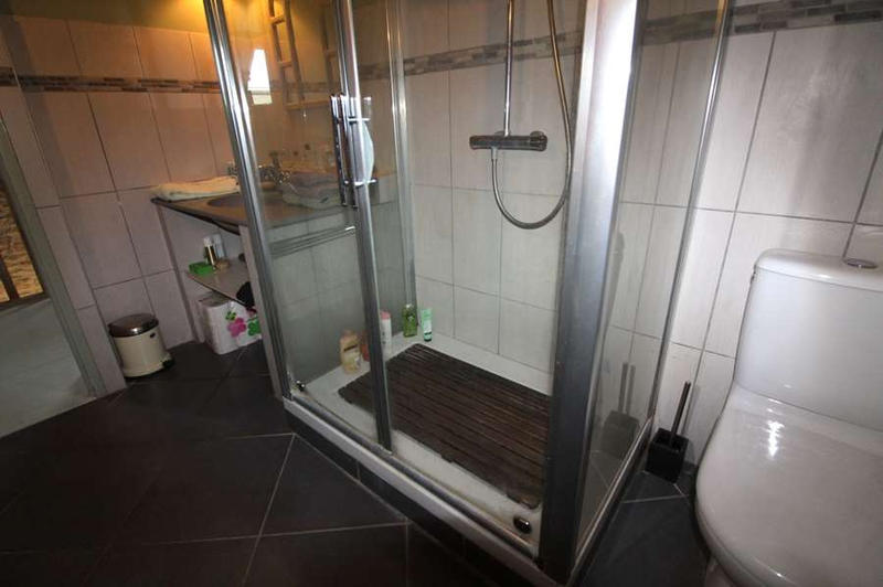 Maison - 280 m² - 11 pièces