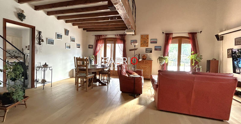 Villa - 226 m² - 8 pièces