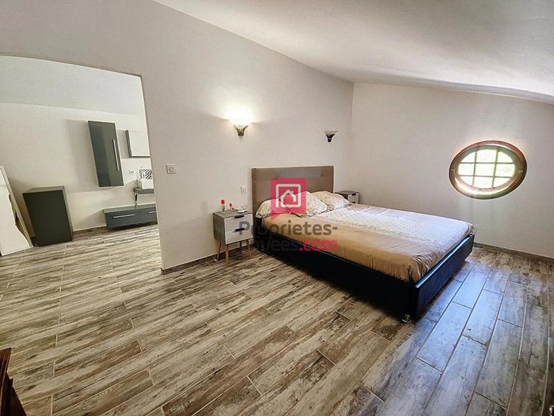 Villa - 220 m² - 9 pièces