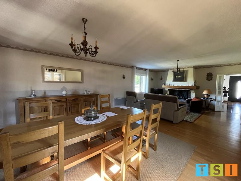 Maison - 215 m² - 7 pièces