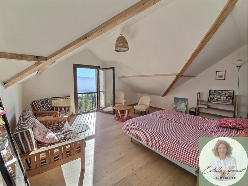 Maison - 180 m² - 9 pièces