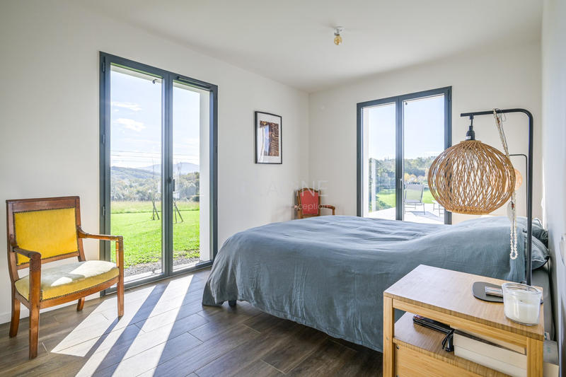 Villa - 198 m² - 8 pièces