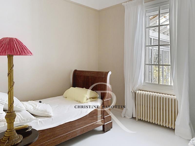 Maison - 285 m² - 10 pièces