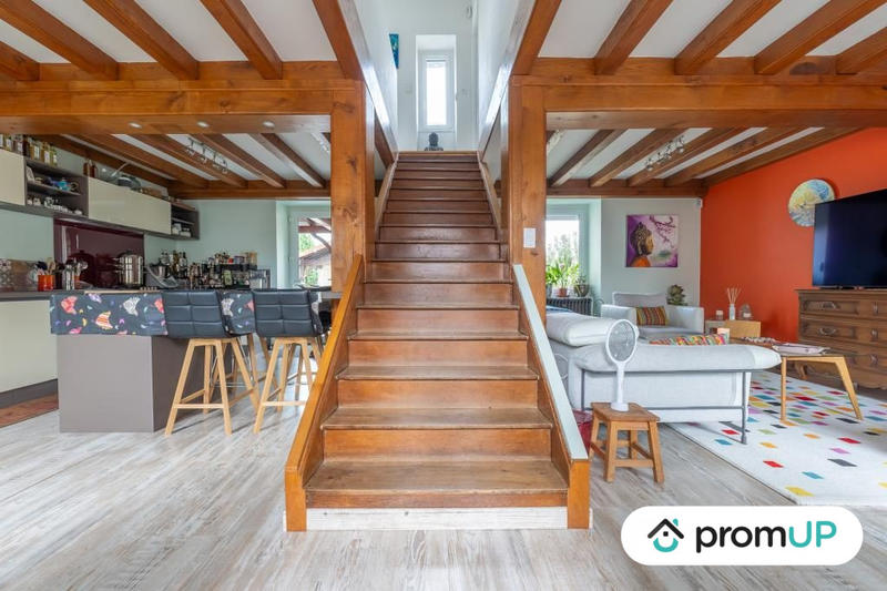 Maison - 220 m² - 6 pièces