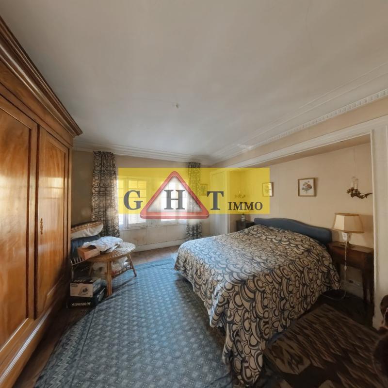 Maison - 220 m² - 8 pièces