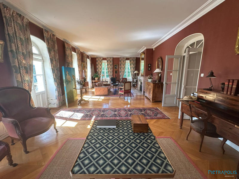 Maison - 305 m² - 9 pièces