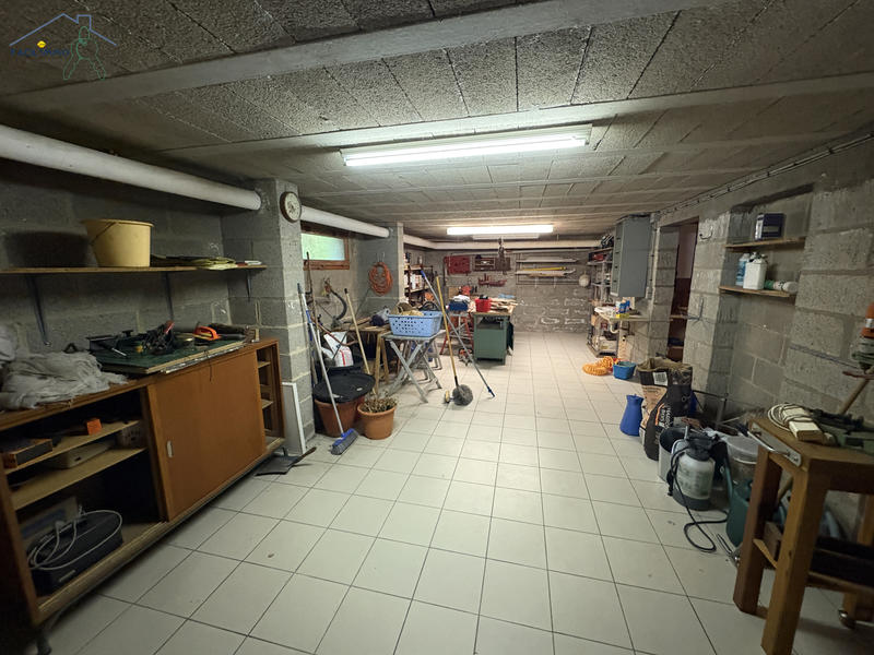 Maison - 220 m² - 9 pièces