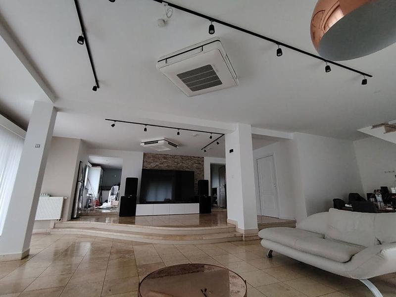 Maison - 201 m² - 8 pièces