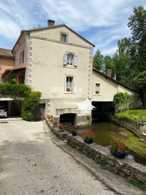 Propriété - 220 m² - 8 pièces