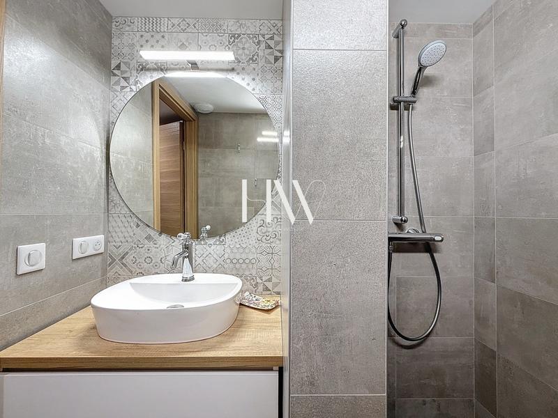 Maison - 437 m² - 14 pièces