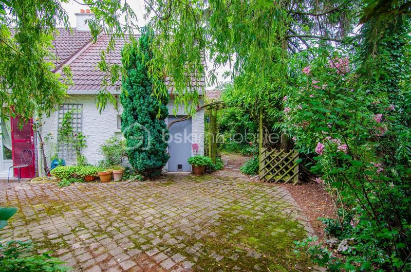 Pavillon - 180 m² - 7 pièces