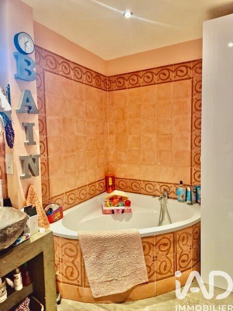 Maison - 267 m² - 11 pièces