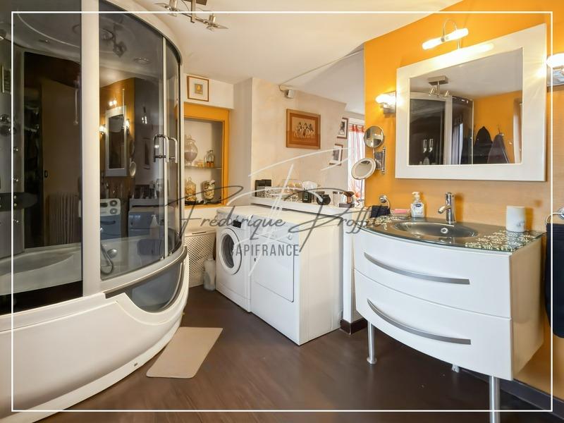 Maison - 210 m² - 5 pièces