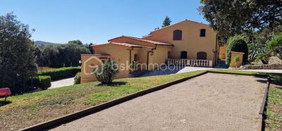 Propriété - 207 m² - 6 pièces