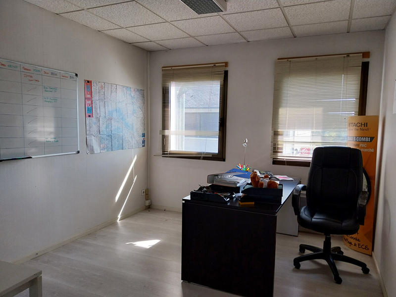 Local d'activité / Entrepôt - 108 m² - 6 pièces