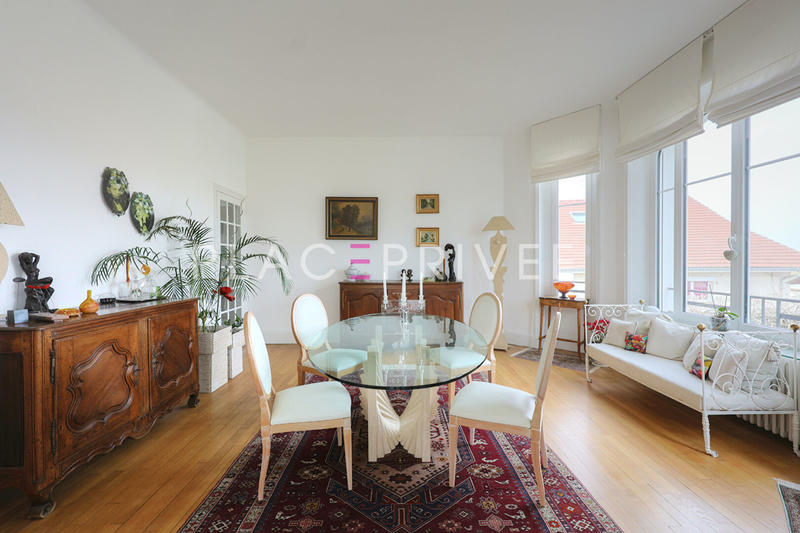 Maison - 320 m² - 10 pièces