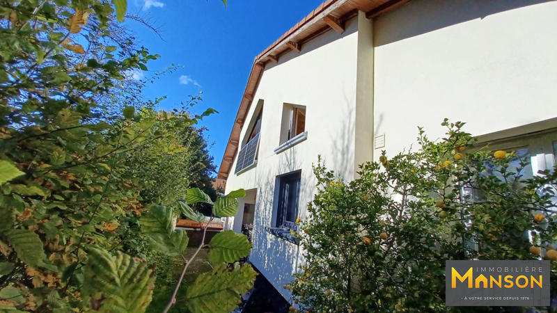 Maison - 322 m² - 12 pièces