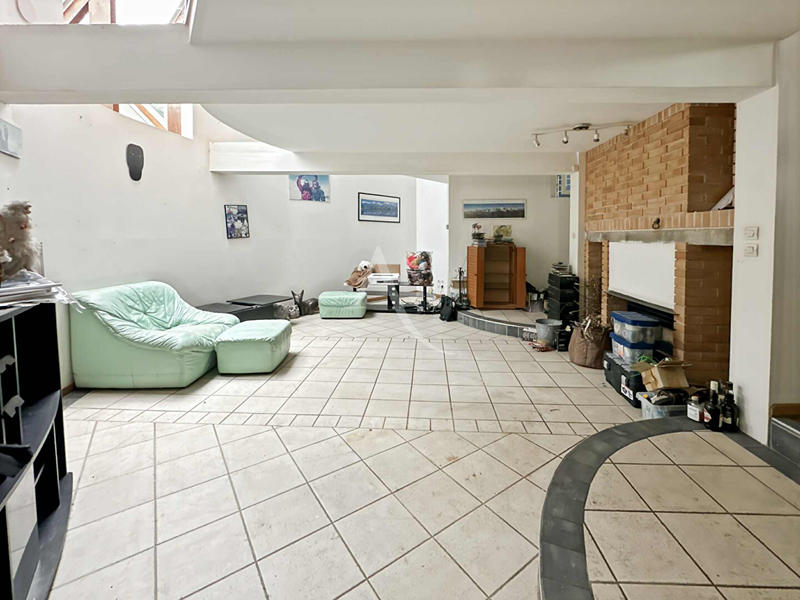 Maison - 320 m² - 12 pièces