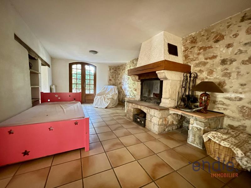 Maison - 180 m² - 5 pièces