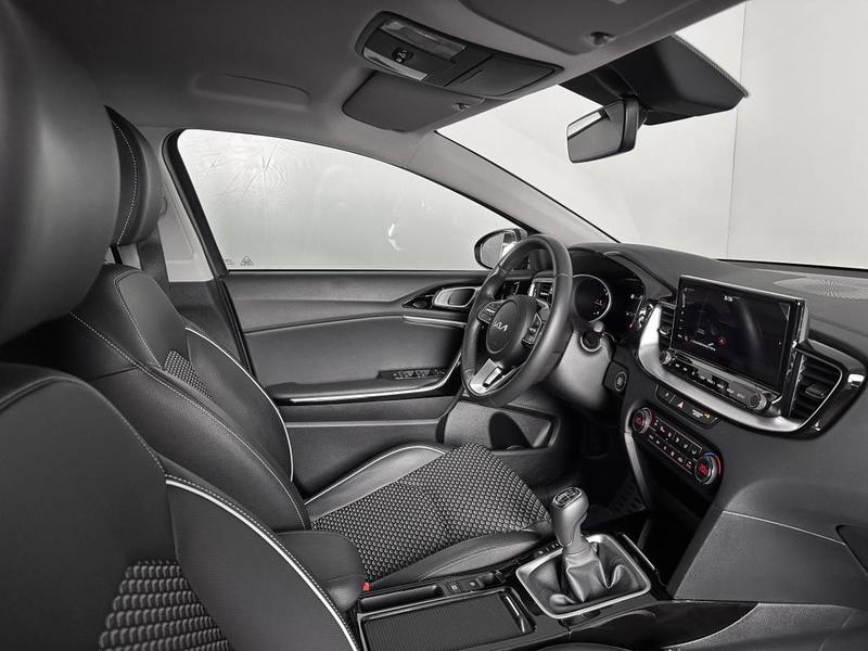 Kia Xceed Active 1.6 Crdi 136ch Mhev Ja18p Regul Carplay Camera Full Led Attelage Gps Clim 136 Ch