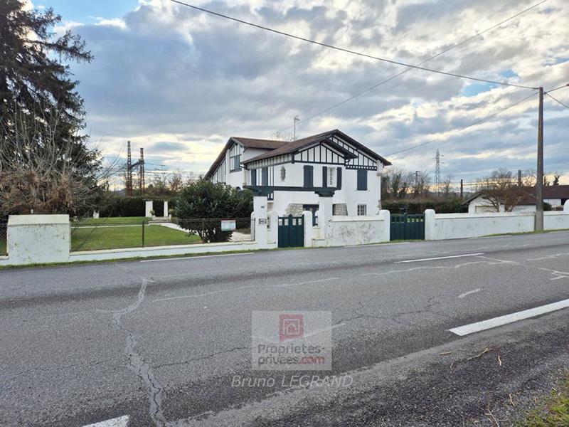 Maison - 179 m² - 8 pièces