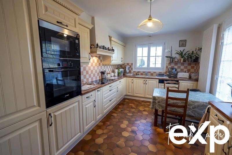 Maison - 225 m² - 8 pièces