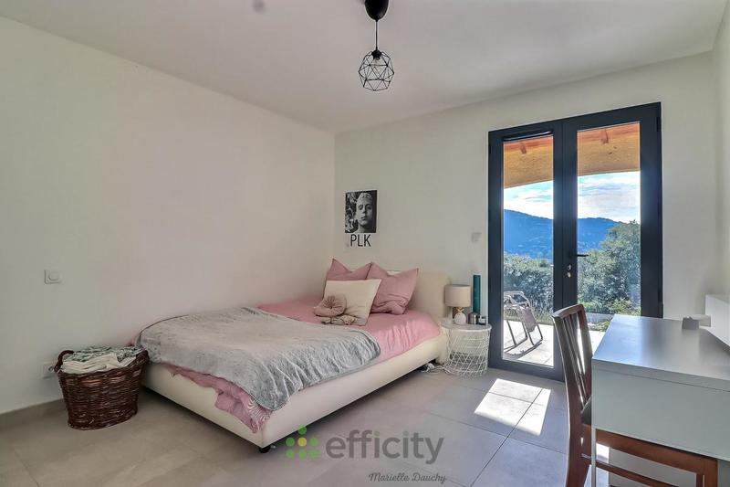 Maison - 250 m² - 9 pièces