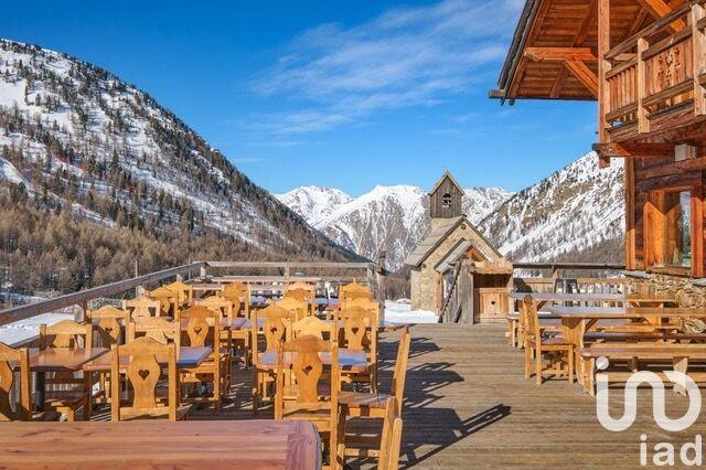 Maison - 250 m² - 9 pièces