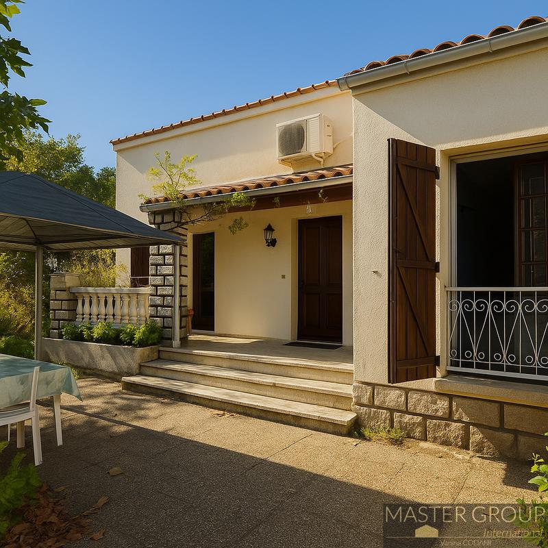 Maison - 208 m² - 9 pièces