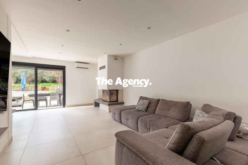 Villa - 203 m² - 9 pièces