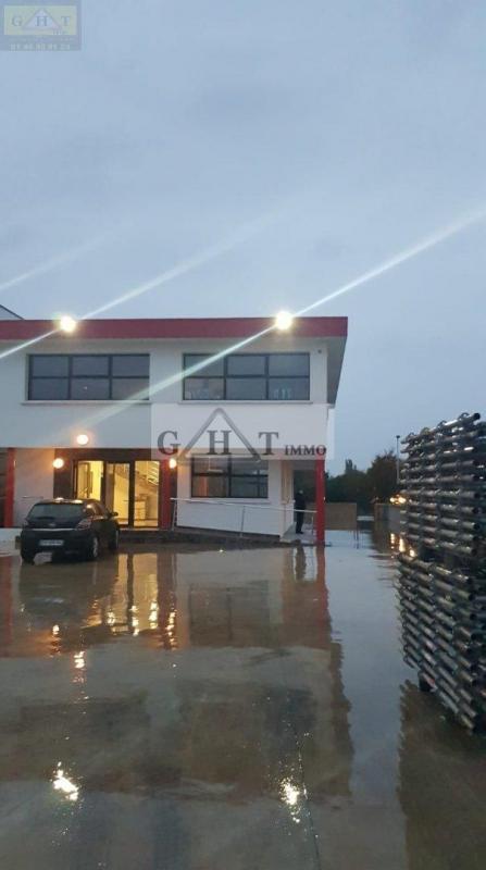 Entrepôt - 1 050 m²