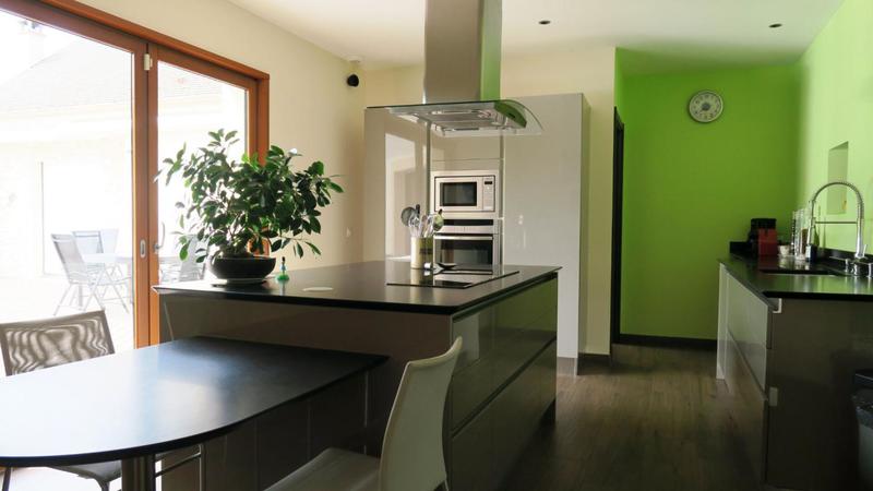 Maison - 349 m² - 9 pièces