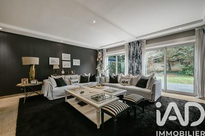 Maison - 273 m² - 8 pièces