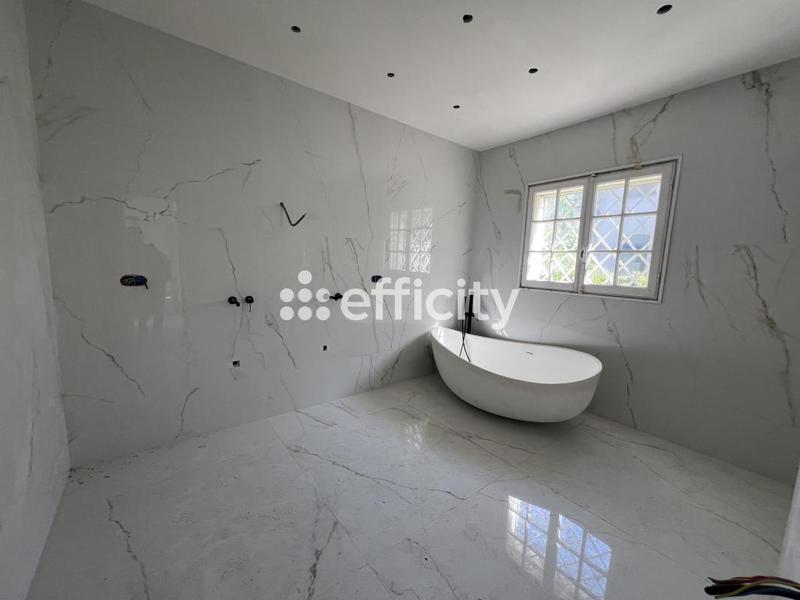 Maison - 258 m² - 6 pièces