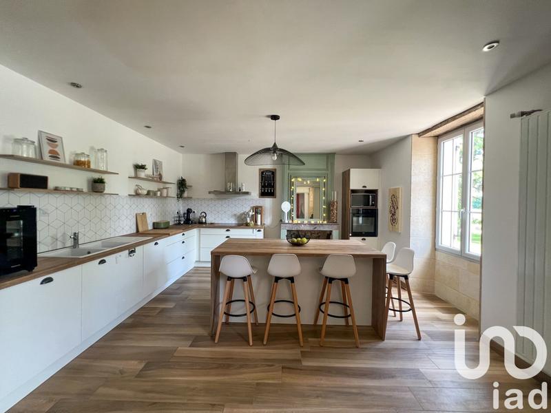 Maison - 230 m² - 8 pièces