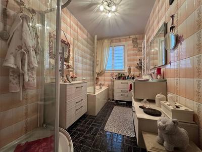 Maison - 84 m² - 6 pièces