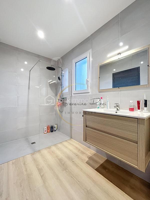 Villa - 181 m² - 6 pièces