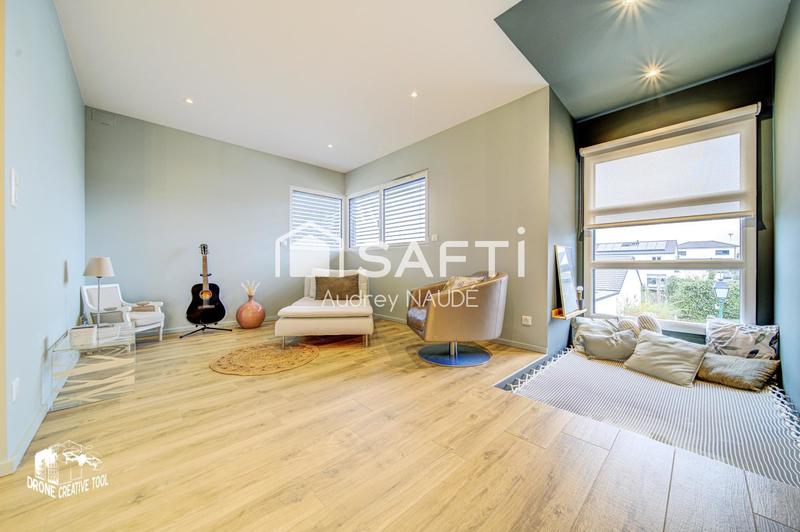 Maison - 235 m² - 8 pièces