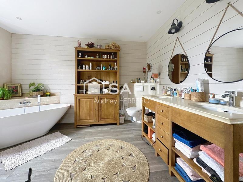 Maison - 252 m² - 6 pièces