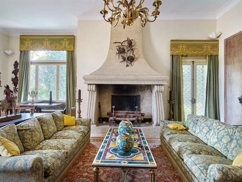 Maison - 2 850 m² - 30 pièces