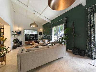 Maison - 250 m² - 8 pièces