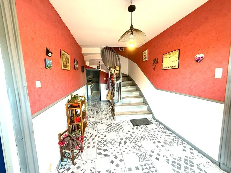 Maison - 353 m² - 12 pièces