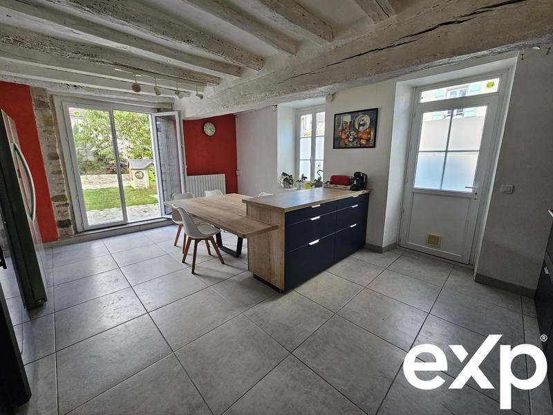 Maison traditionnelle - 180 m² - 9 pièces