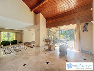 Maison contemporaine - 310 m² - 11 pièces