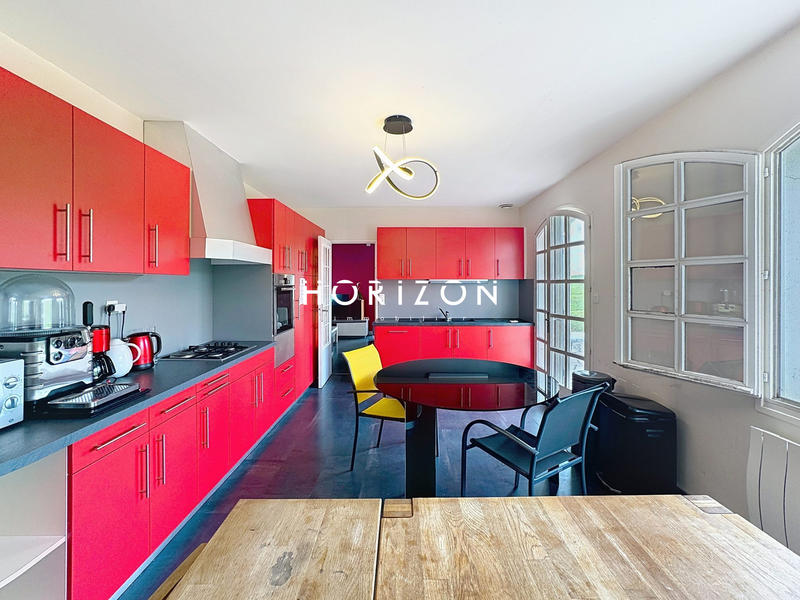 Maison - 218 m² - 6 pièces