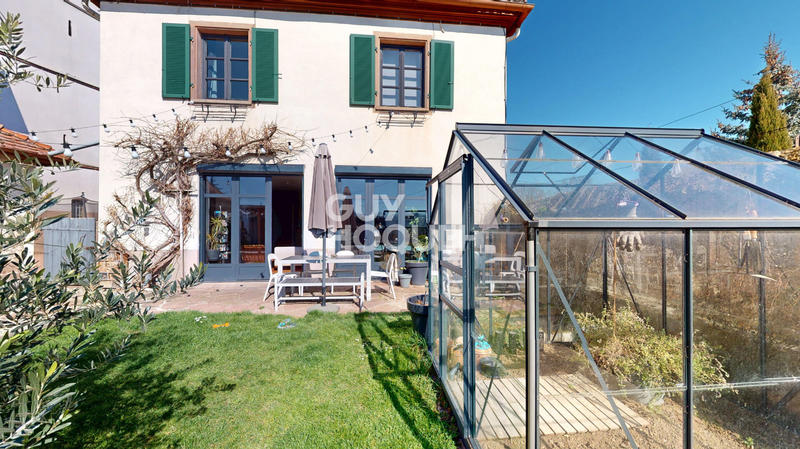 Demeure - 266 m² - 7 pièces