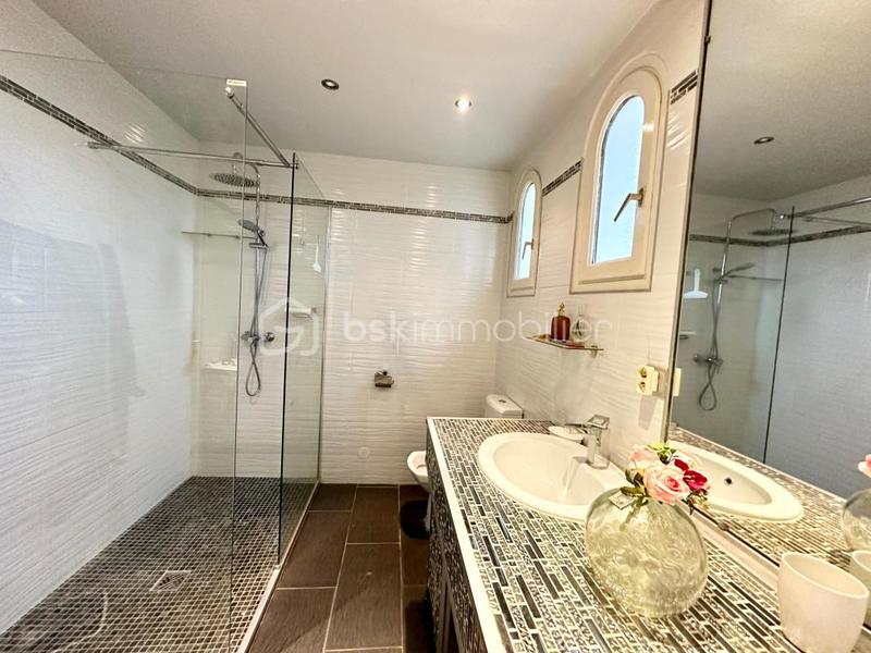 Villa - 220 m² - 11 pièces