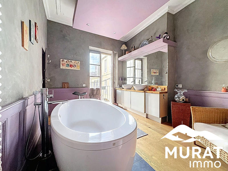 Appartement - 240 m² - 7 pièces