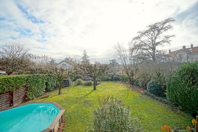 Maison - 180 m² - 9 pièces