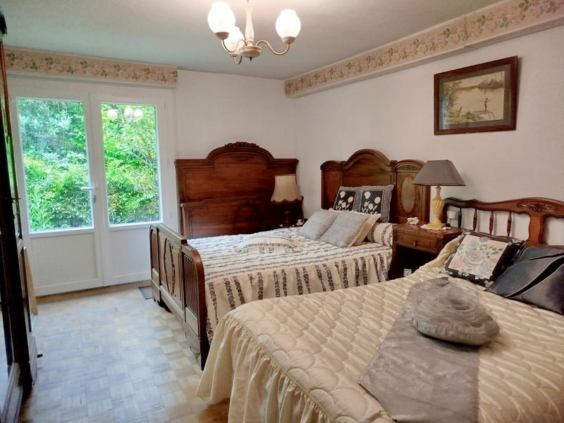 Maison - 245 m² - 11 pièces